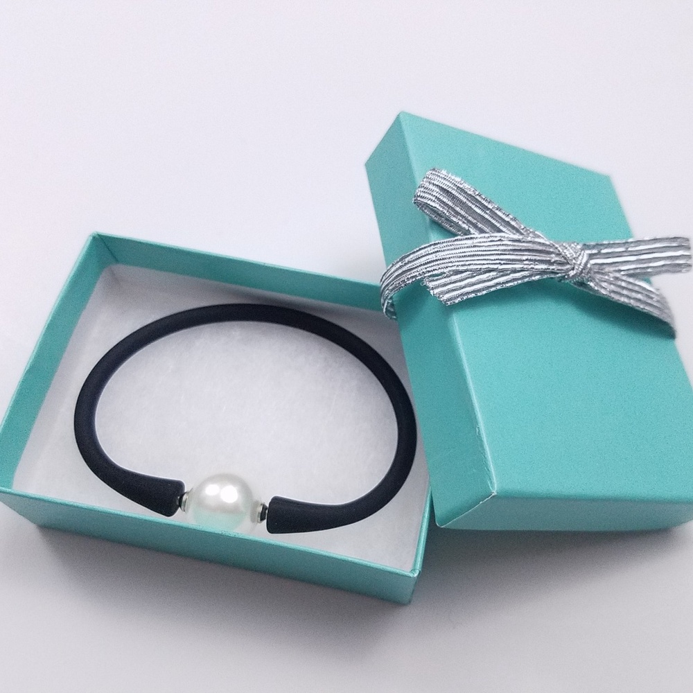 Dog House Pearls RUBBER AND PEARL BRACELET